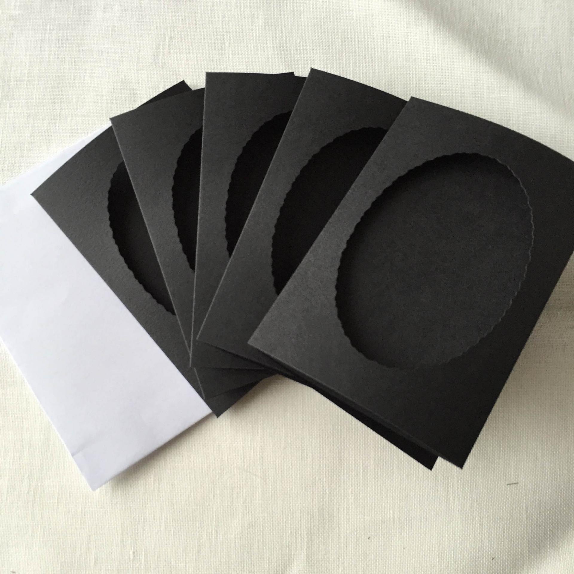 Carte noire ovale