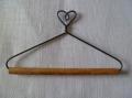 Cintre en métal et bois de 7.5cm
