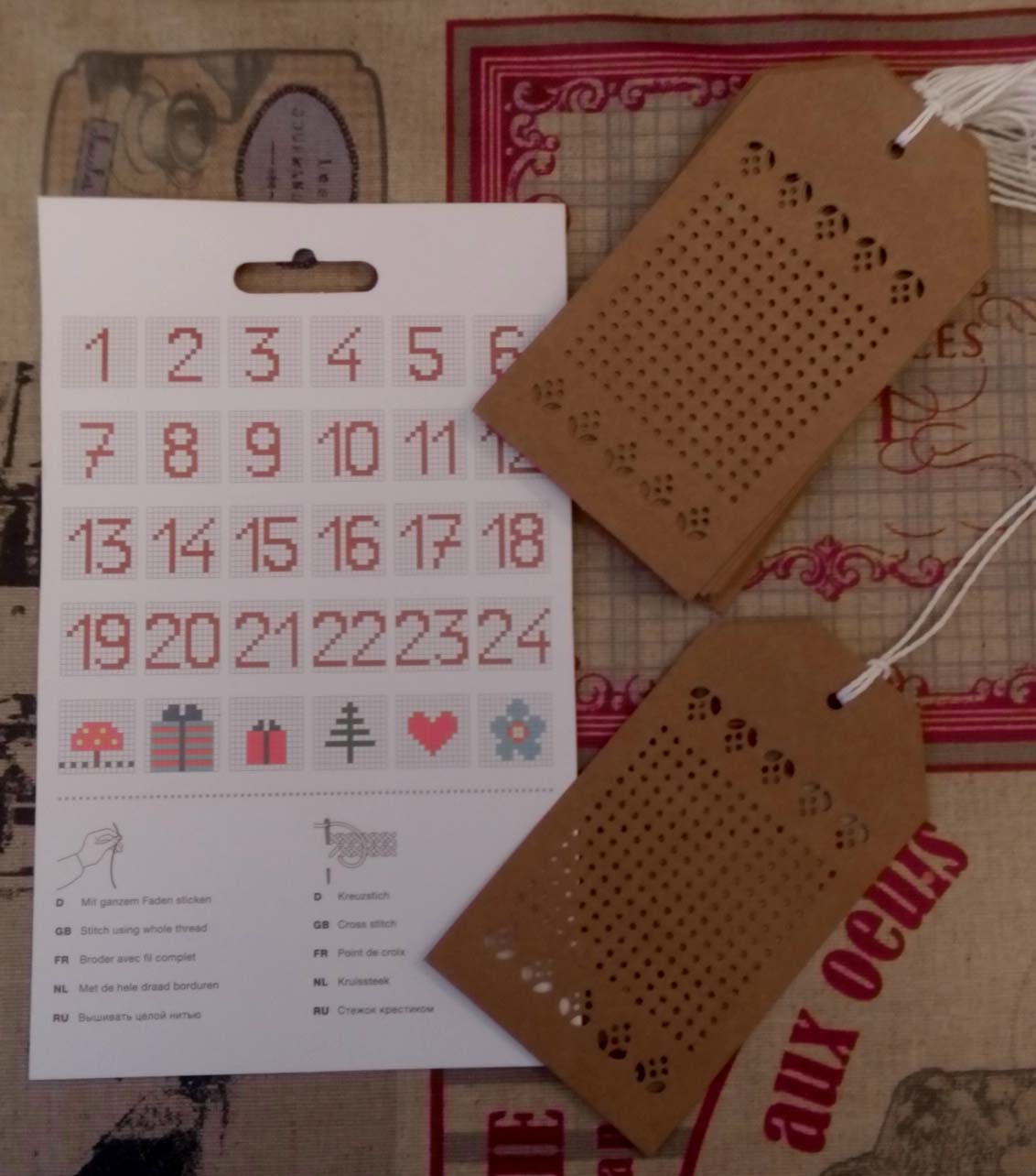 Etiquettes cadeaux a broder 2