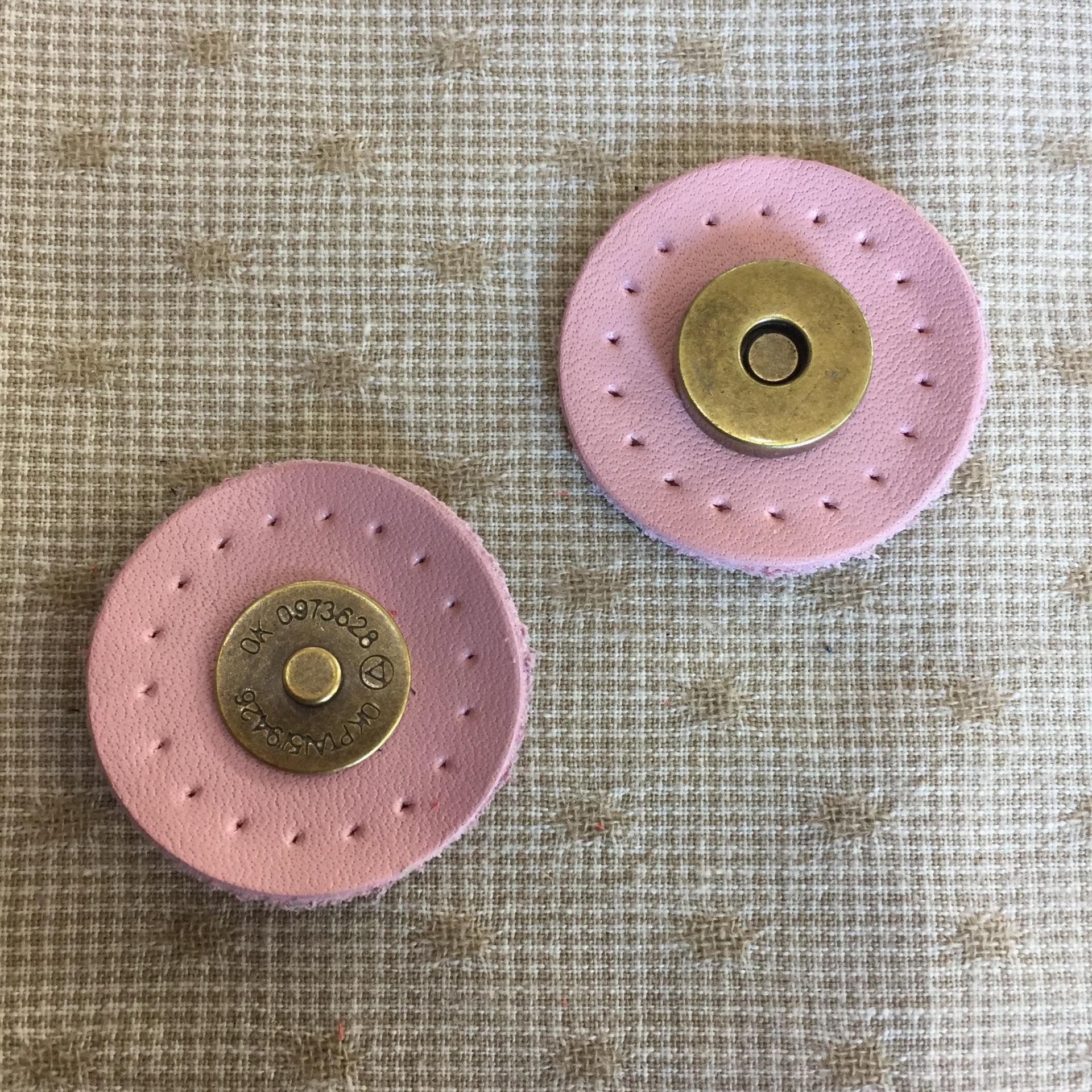Pression aimantee cuir rose pour sac