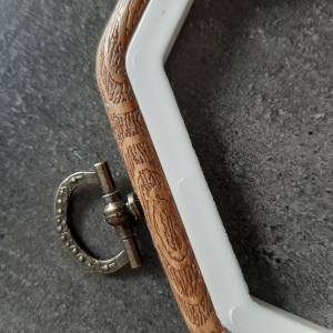 Cadre a broder decoratif style bois octogonal 15x11 cm