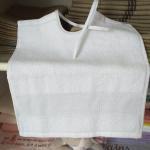 Bavoir a broder bebe grand modele blanc bande aida 6 pts special grilles lilipoints
