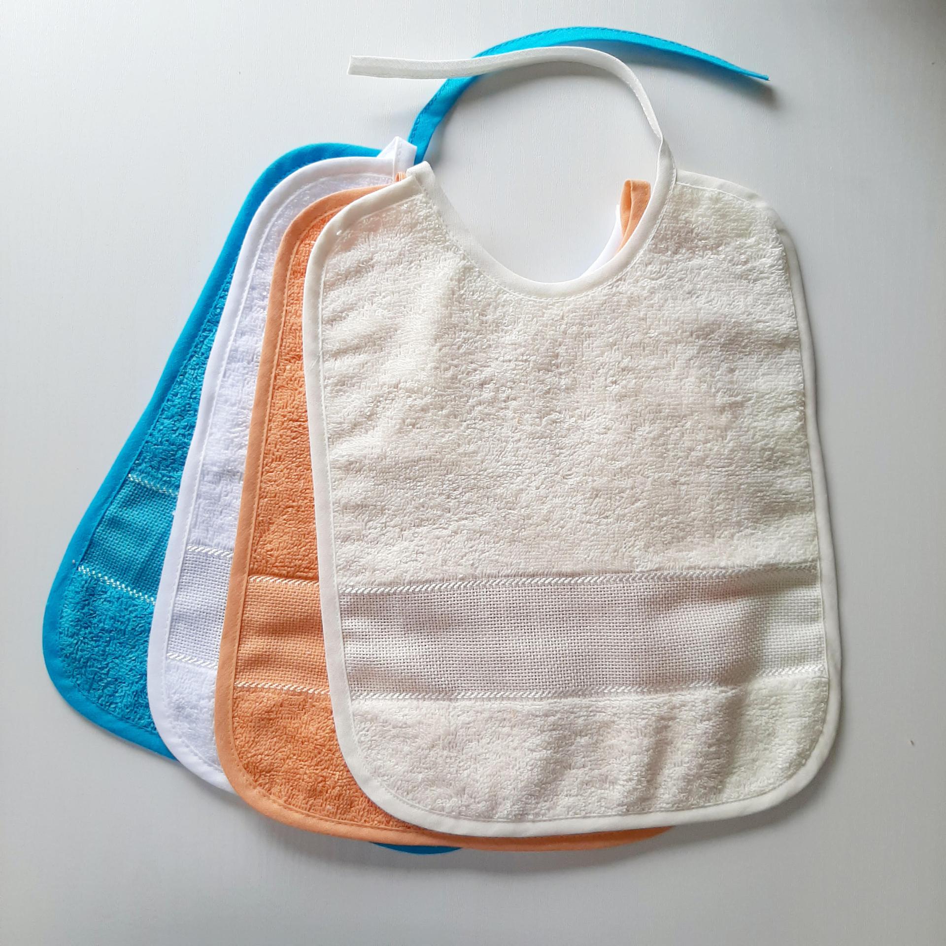 Bavoir bebe a broder 24x31 cm cm differentes couleurs bande aida 7 pts