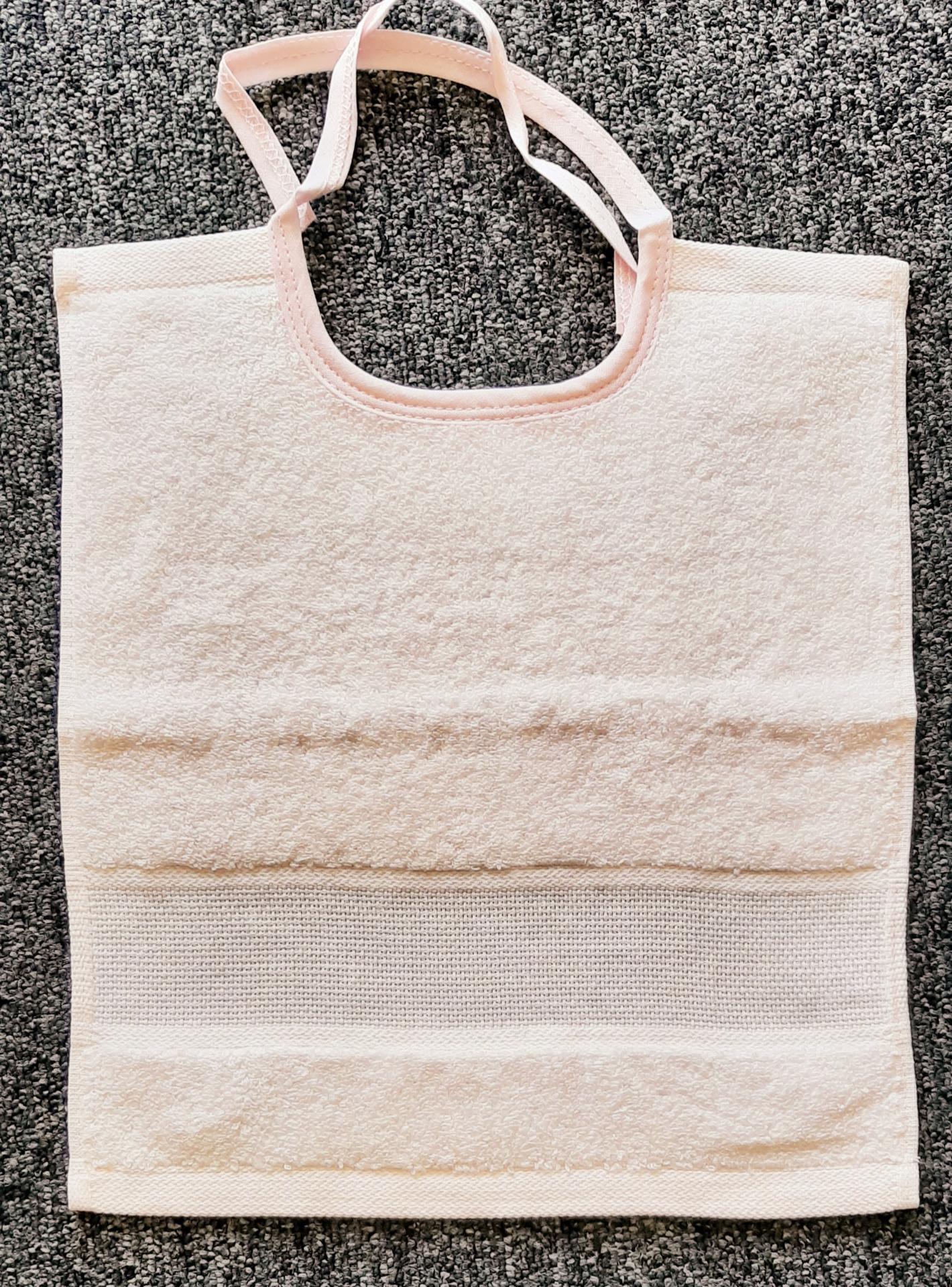 Bavoir bebe a broder rose poudre grand modele 30x34 cm rico design 740221 70