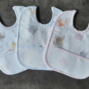 Bavoir velcro a broder bleu rose gris