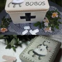 Boite a pharmacie et boite