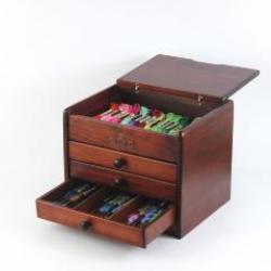 Boite de rangement en bois gravee dmc garni de 120 echevettes 117mc 4