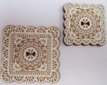 Bouton carre dentelle