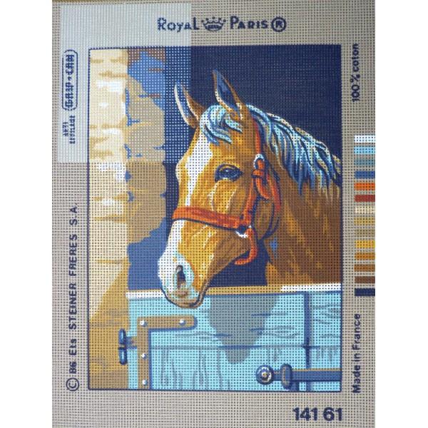 Canevas 30x40 marque royal paris theme cheval au box dimennsion 30 centimetres par 40 centimetres 100 coton