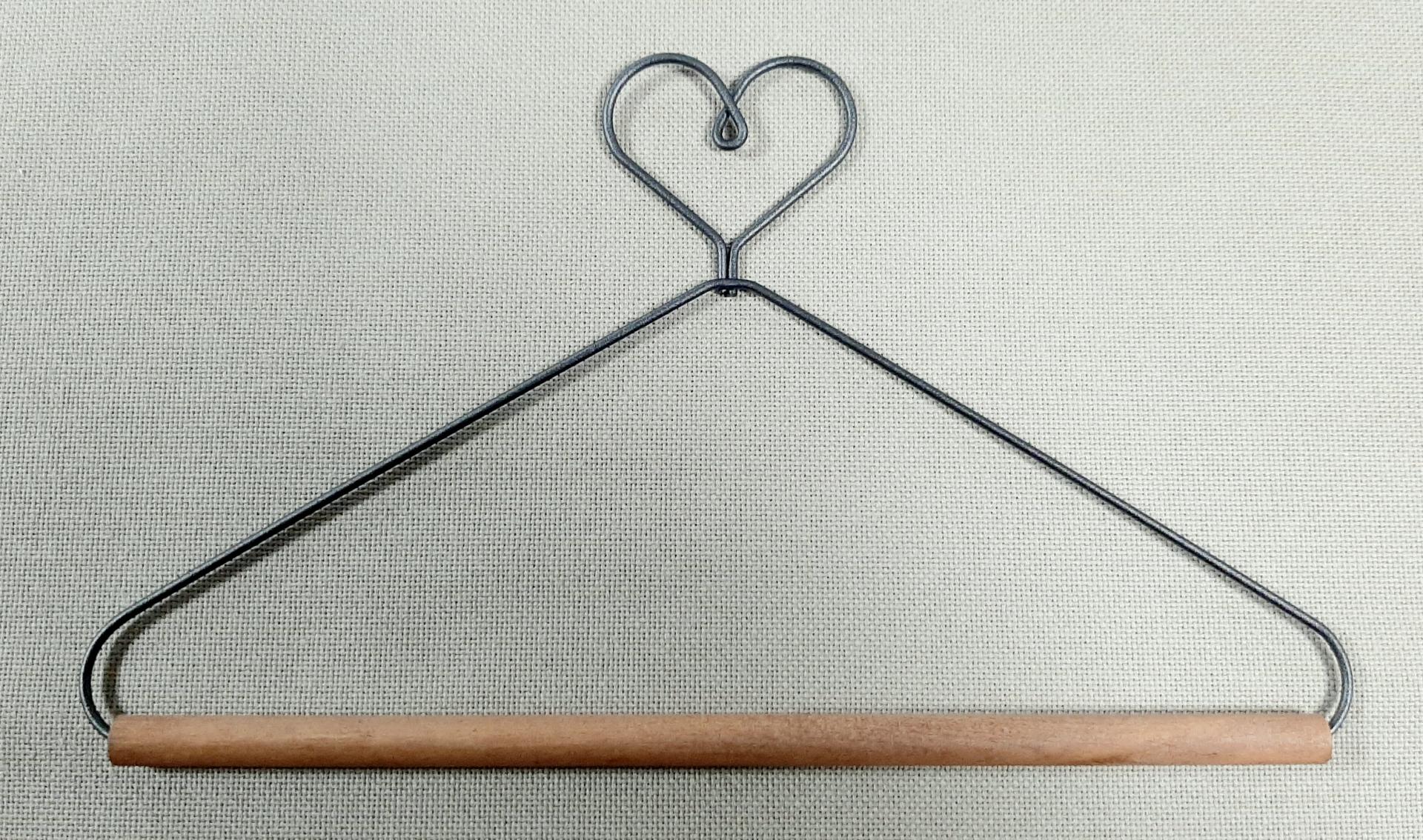 Cintre en metal bois coeur 12 5 cm2