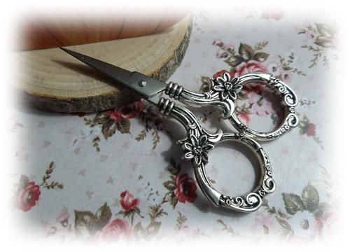 Ciseaux argent broderie