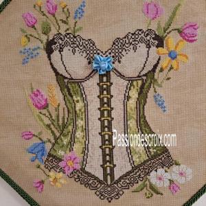 Corset de printemps fiche ou kit de point de croix passion des croix