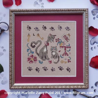 F082 maman chat