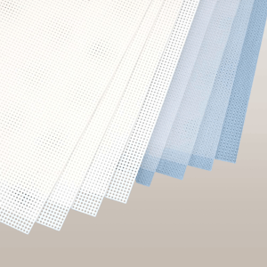 Feuille a broder plastic blanche et transparente 5 4 pts 14 ct