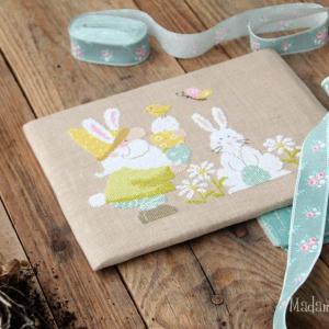 Fiche ou kit de point de croix easter with the gnome paques avec le gnome madame chantilly