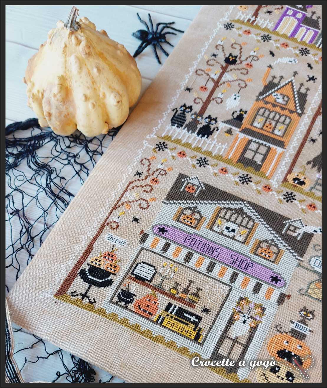 Halloween in citta fiche de point de croix crocette a gogo 4