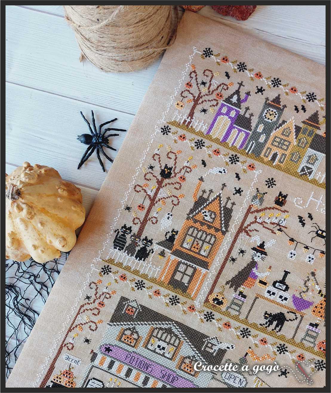 Halloween in citta fiche de point de croix crocette a gogo 5
