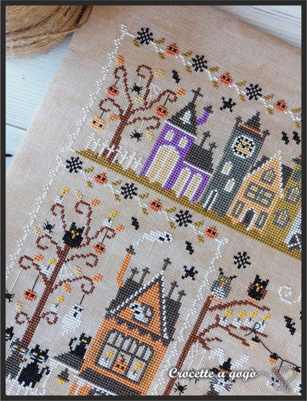 Halloween in citta fiche de point de croix crocette a gogo 9