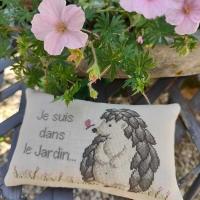 Herisson je suis dans le jardin fiche de broderie le lin d isabelle 2
