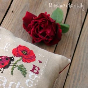 L is for ladybug madame chantilly l comme coccinelle fiche ou kit de point de croix madame chantilly 2
