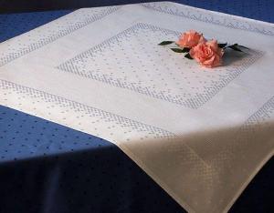 Nappe a broder 80x80 cm carre aida en blanc hofer 661110