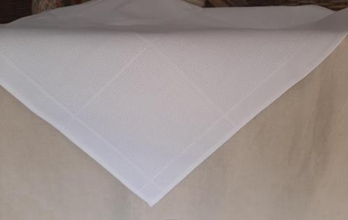 Nappe a broder 90x90 cm carre aida en blanc hofer 24210