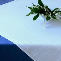 Nappe a broder 90x90 cm carre aida en blanc hofer 24212