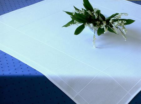 Nappe a broder 90x90 cm carre aida en blanc hofer 24212