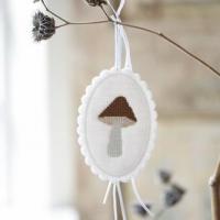 Pendentif a broder v 1047 christiane dahlbeck