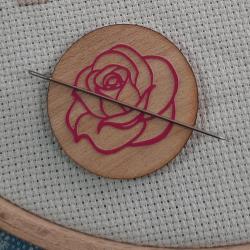 Aimant Porte Aiguilles 'Rose Rose'