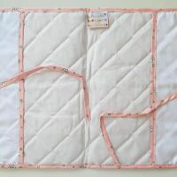 Protege carnet de sante a broder en tissu rose 1