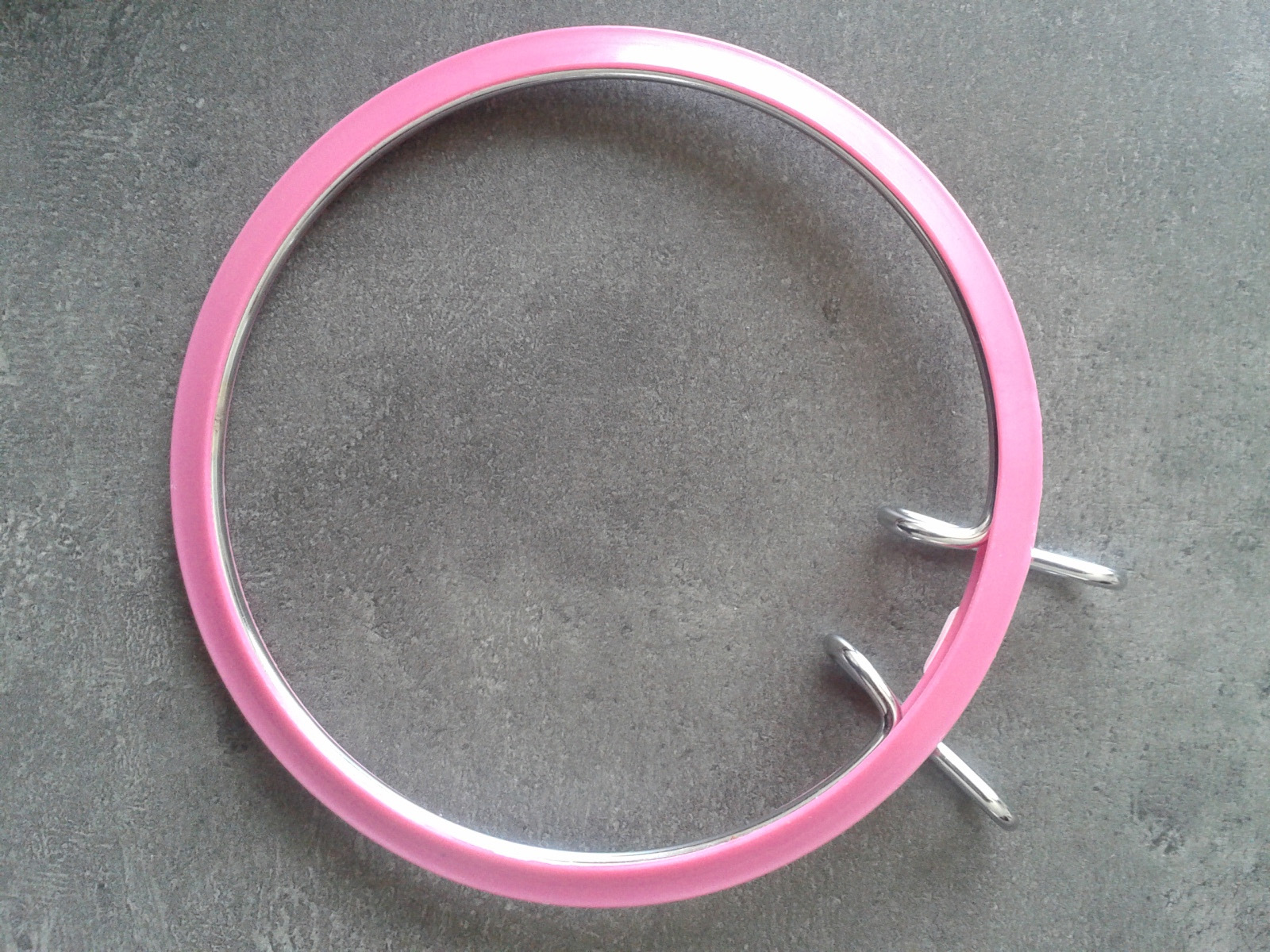 Tambour en metal a broder rose 13cm