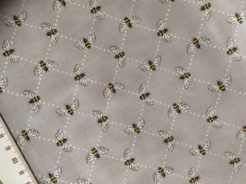 Tissu patch abeilles sur fond gris 2